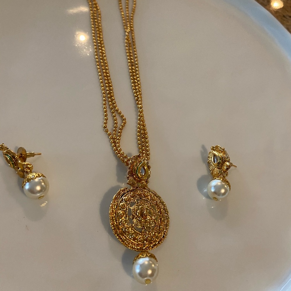 Youthful Gold Plated Necklace Set For Women and Girls